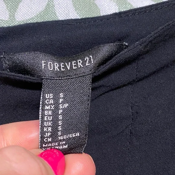 Forever 21 Black A-Line Skirt - Picture 2 of 4